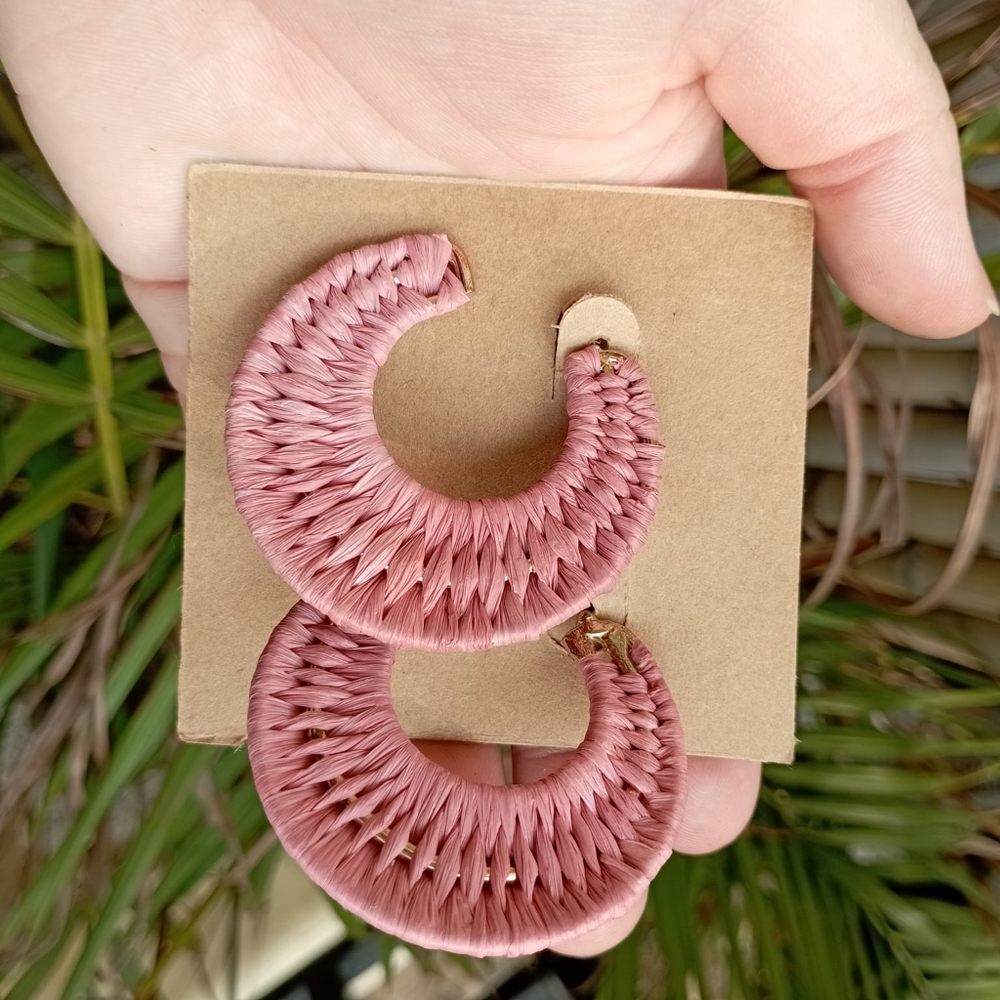 Dusty Pink Seagrass Boho Hoop Earrings - Picture 5 of 6